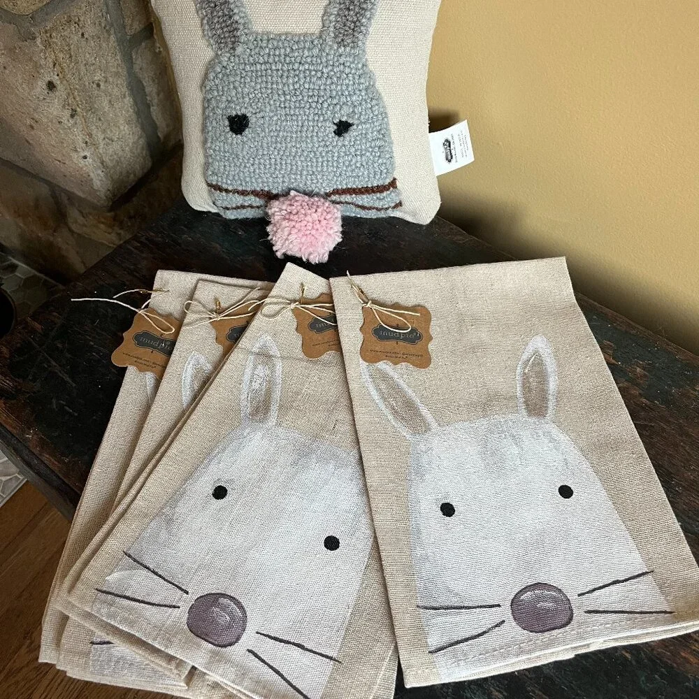 NWT  MUD PIE Painted Bunny Hand Towels Set of 2